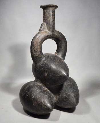 Pre-Columbian Inca Blackware Pepinos Stirrup Vessel