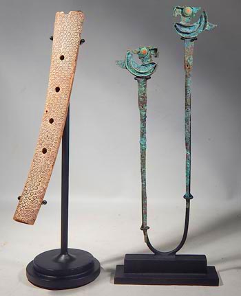 Ancient Pre-Columbian Peruvian Bone Flute and Wari Tupos Custom Display Stands. (Front)